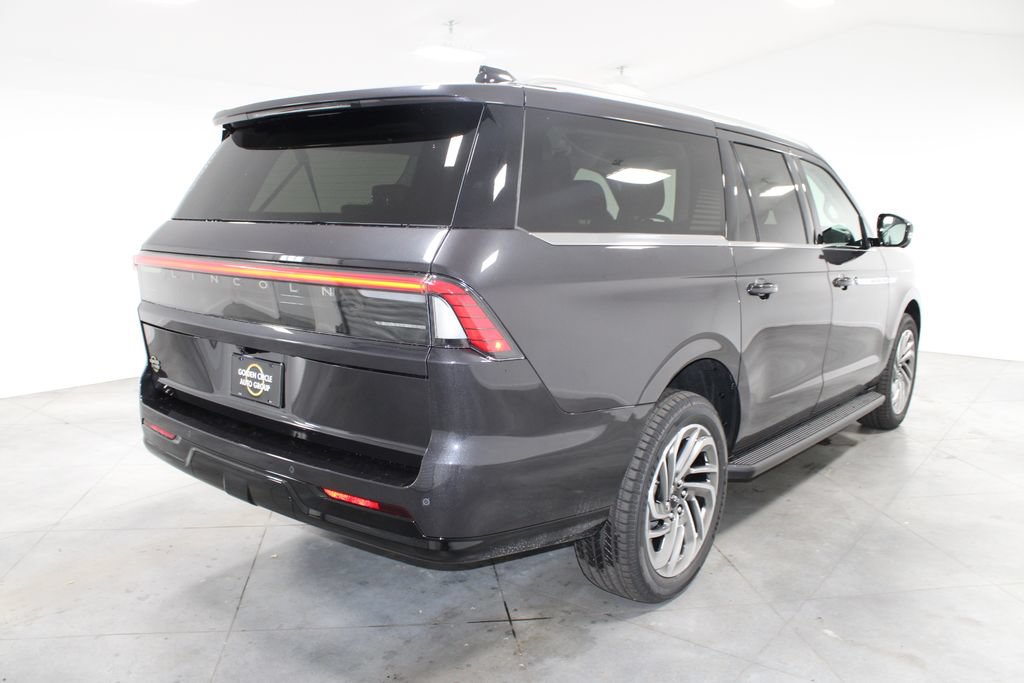 New 2027 Lincoln Navigator L Premier RWD image 8