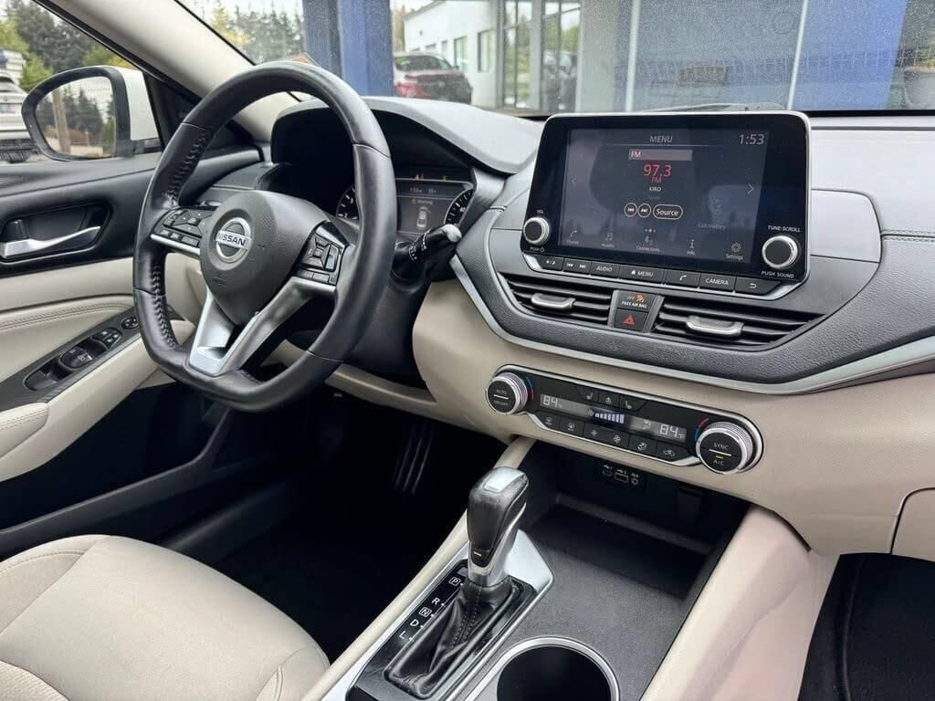 Used 2019 Nissan Altima 2.5 SV FWD image 12