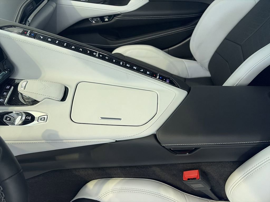 Used 2025 Chevrolet Corvette Stingray Premium Conv w/ Z51 Performance Package RWD image 18