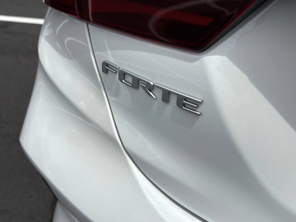 Used 2024 Kia Forte LXS FWD image 5