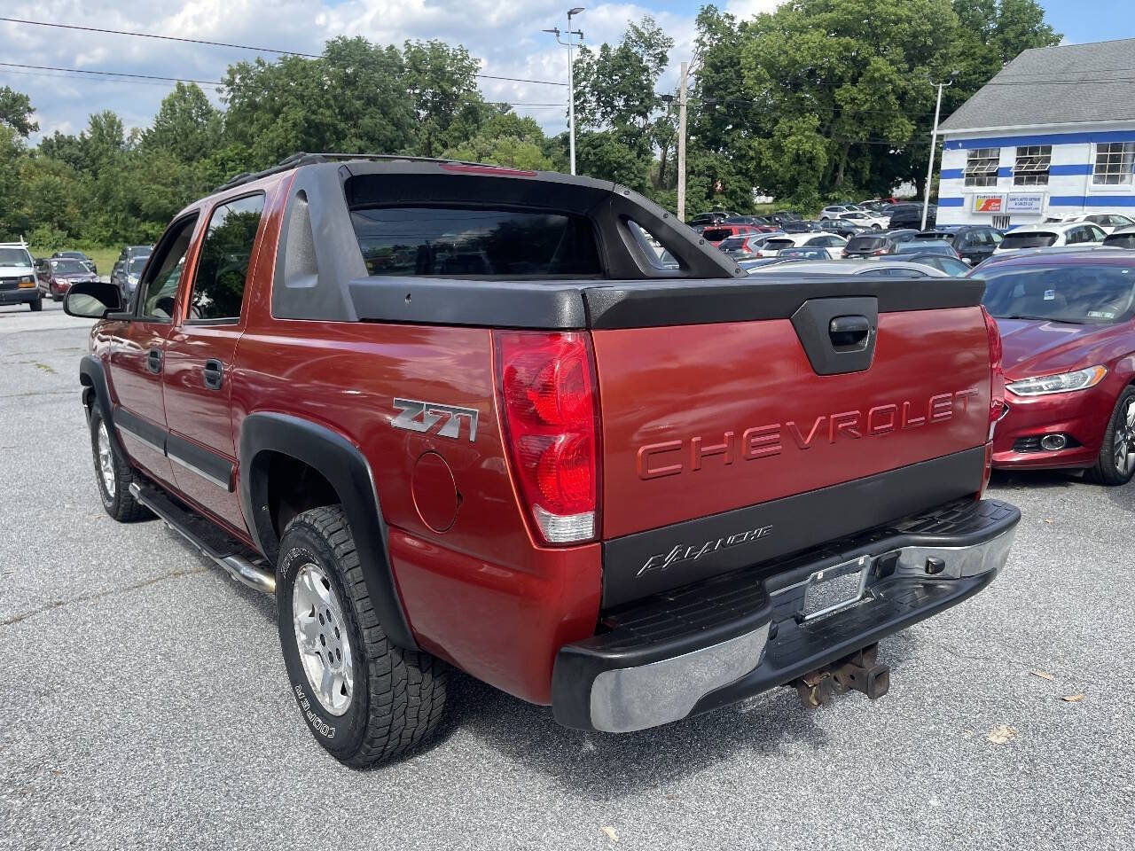 Used 2003 Chevrolet Avalanche 4x4 w/ Suspension Package, Off-Road image 8
