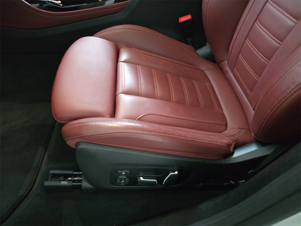 Used 2025 BMW X4 M40i w/ Premium Package image 31