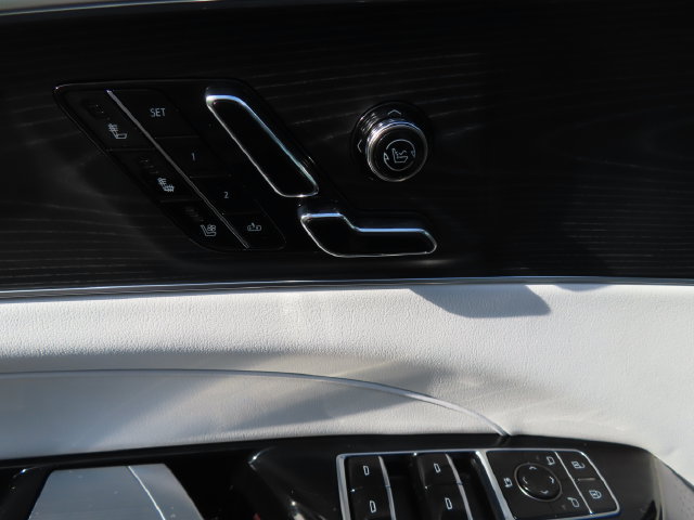 Used 2025 Cadillac Lyriq Luxury w/ LPO, Floor Liner Package AWD/4WD image 10