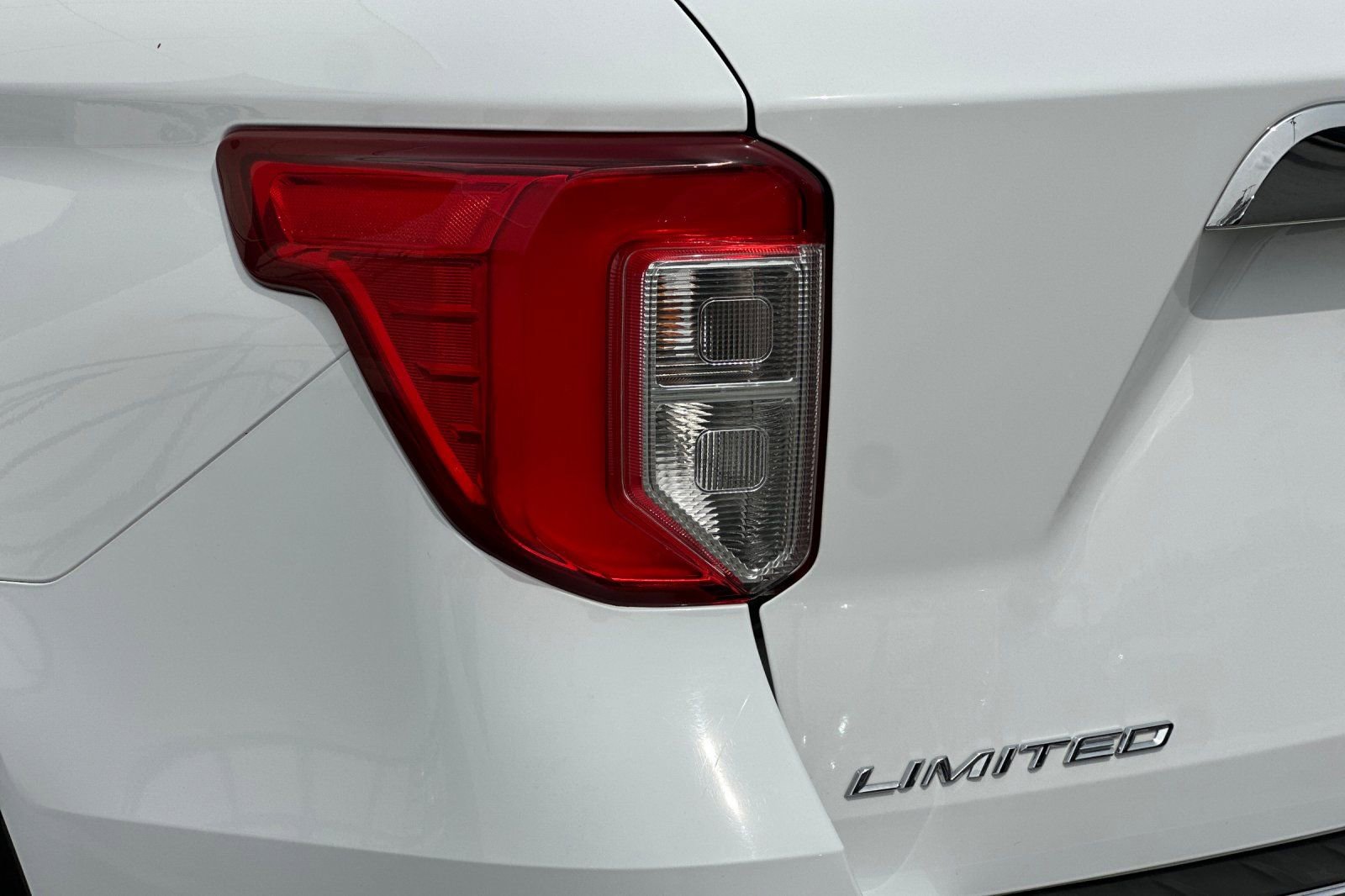 Certified 2023 Ford Explorer Limited w/ Equipment Group 301A AWD/4WD image 28
