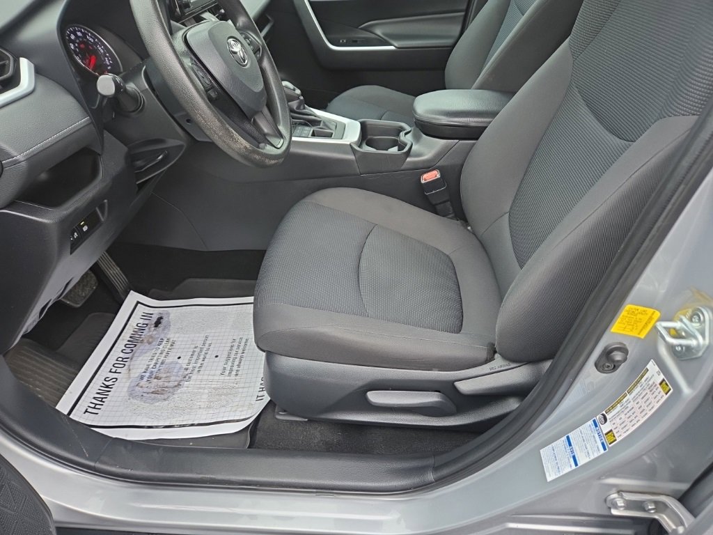 Used 2021 Toyota RAV4 LE image 16