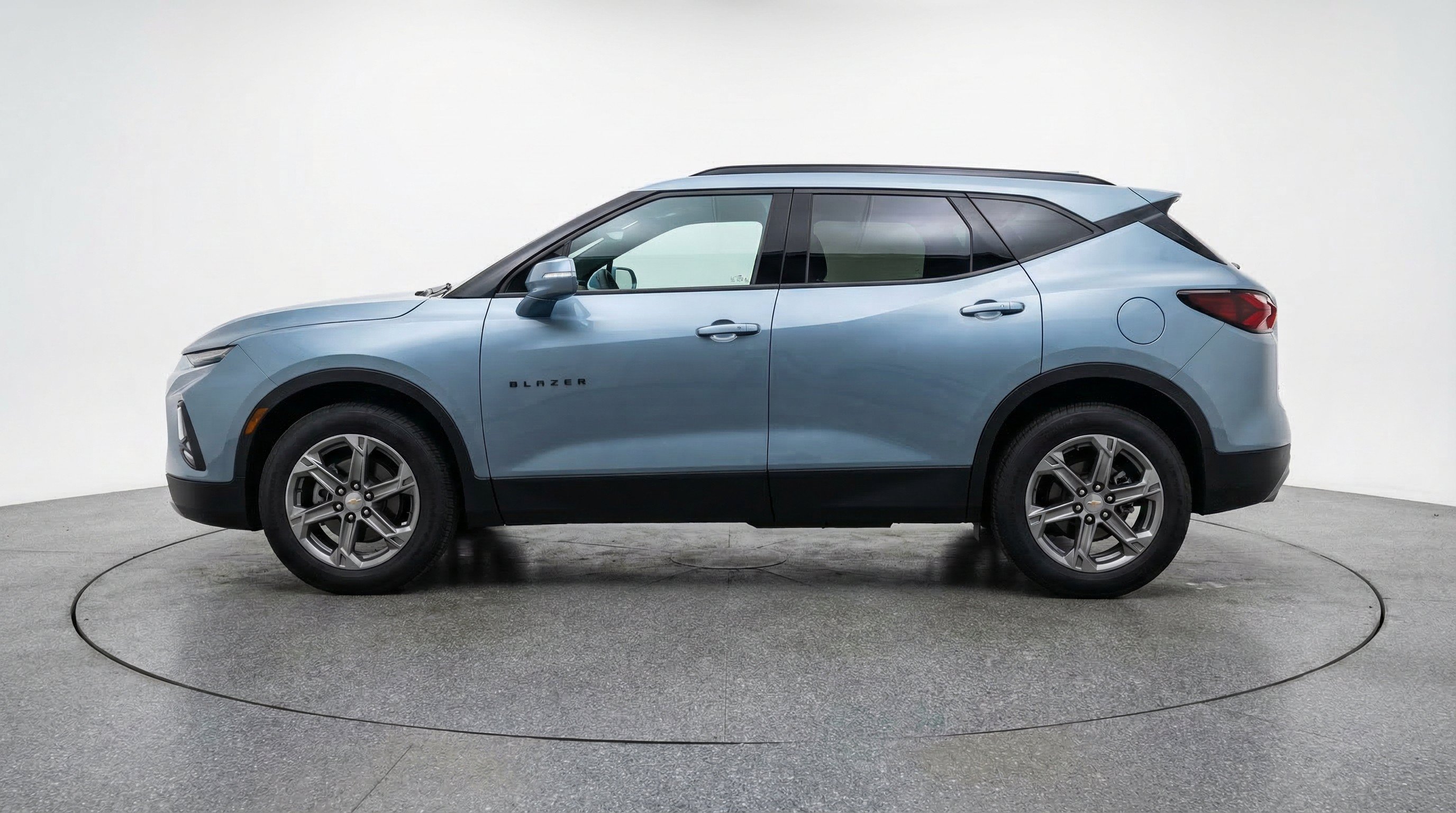 Used 2025 Chevrolet Blazer LT FWD image 5