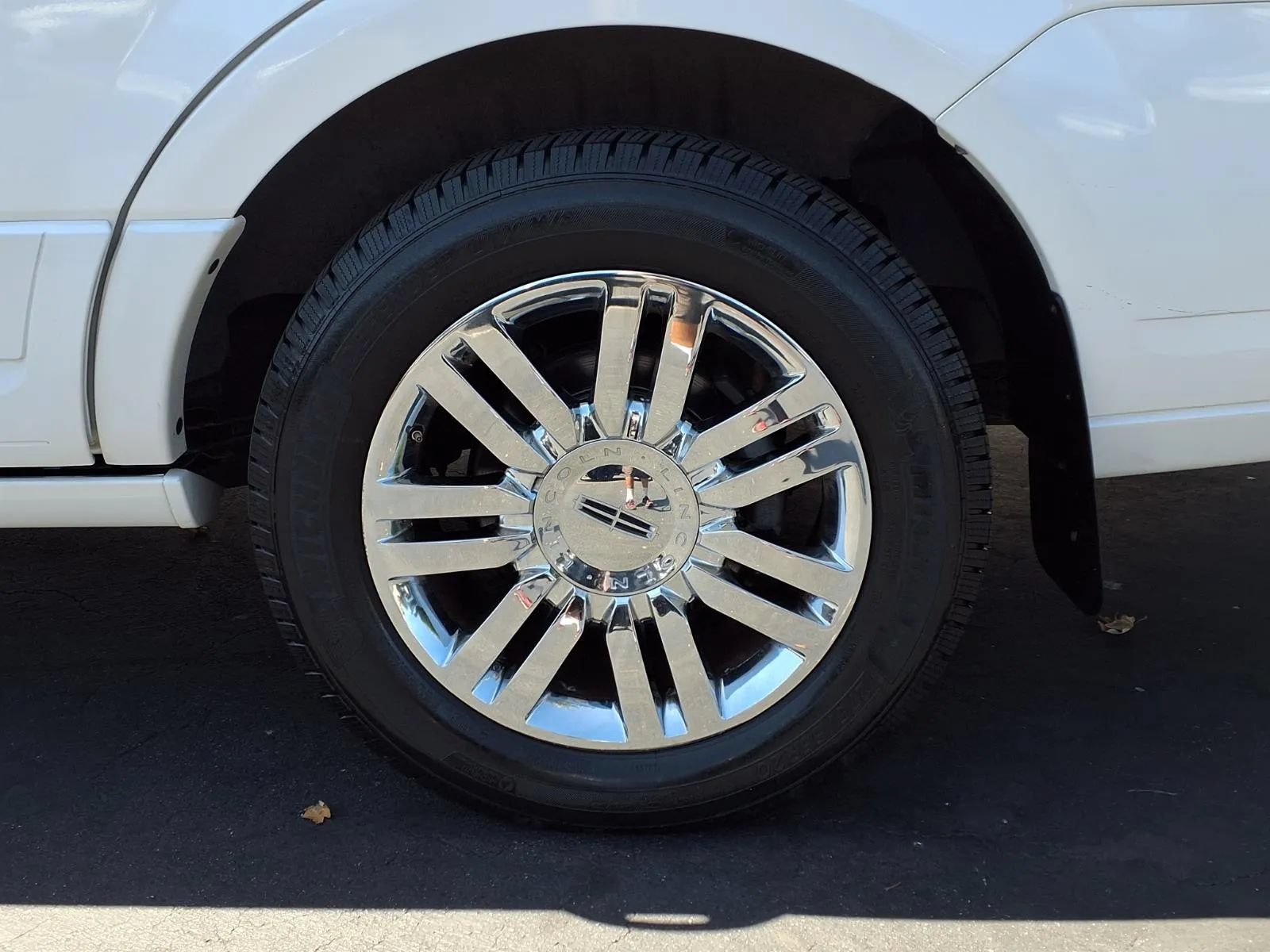 Used 2010 Lincoln Navigator 2WD image 4
