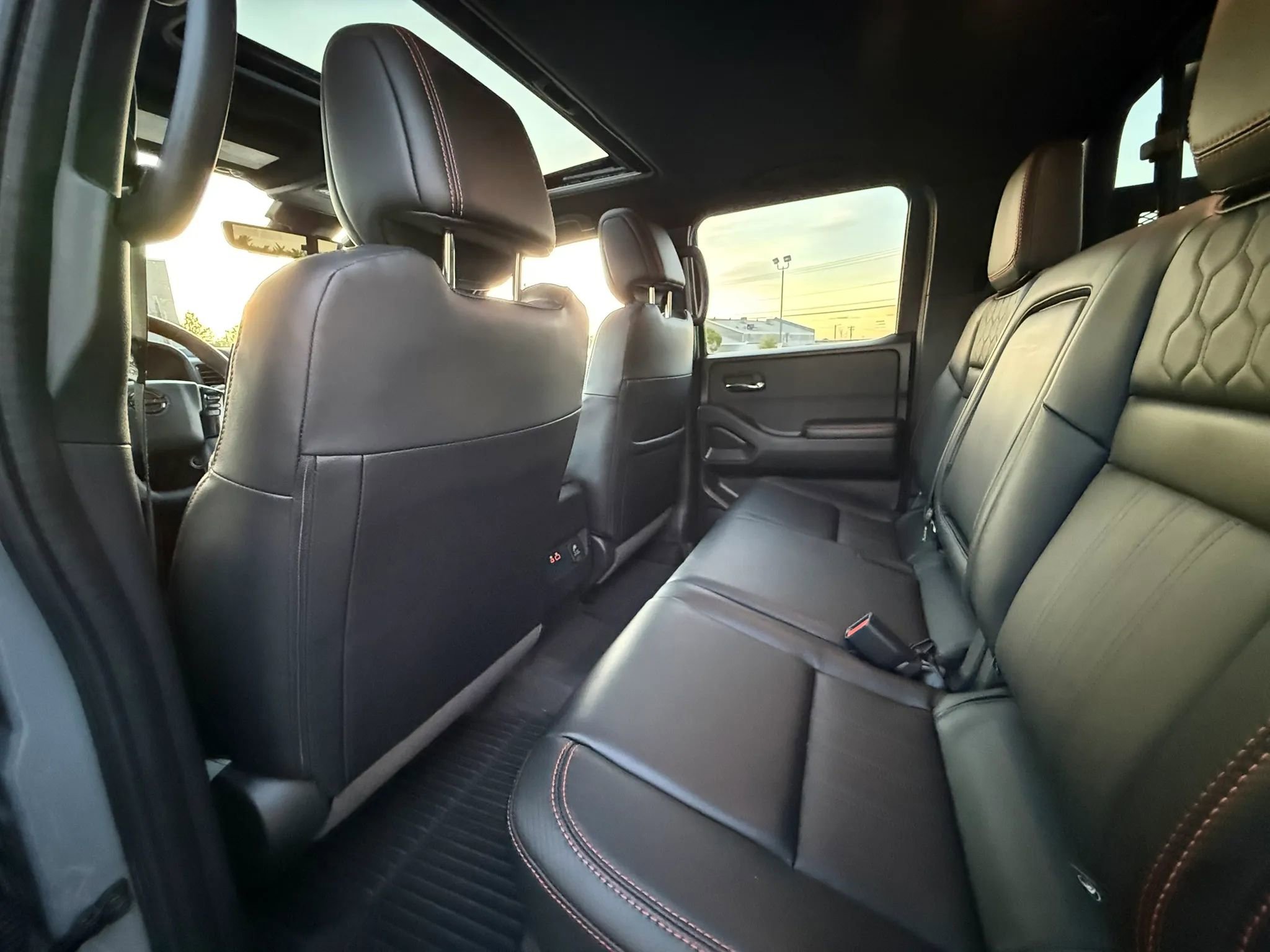 Used 2024 Nissan Frontier PRO-4X w/ Pro Premium Package image 16