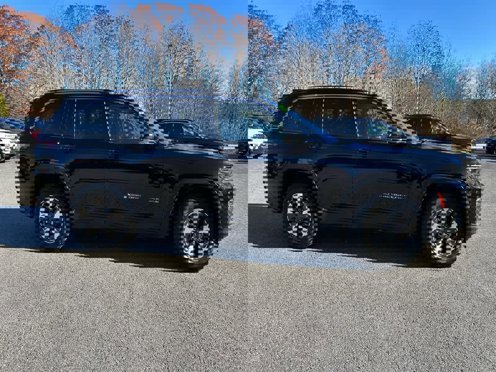 Used 2023 Jeep Grand Cherokee 4WD 4xe image 4