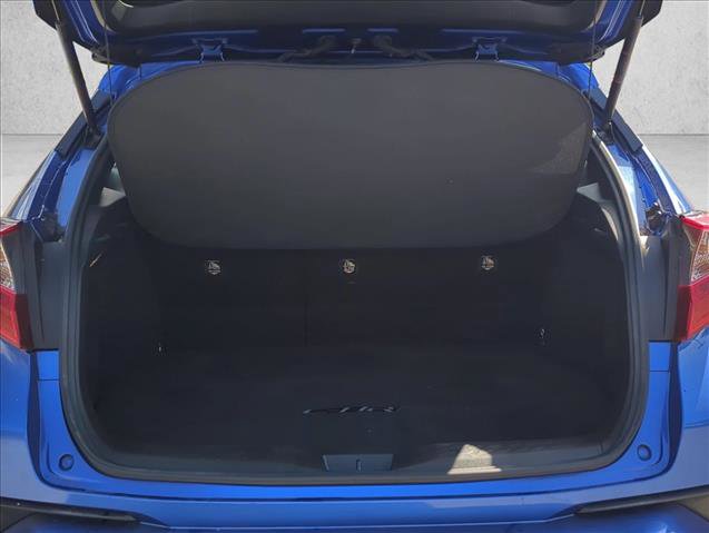 Used 2019 Toyota C-HR LE video 4