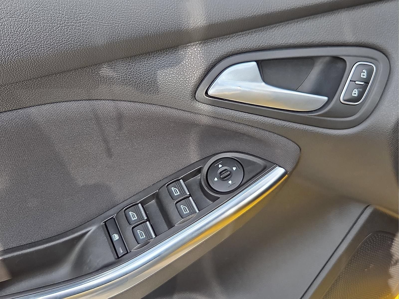 Used 2018 Ford Focus ST FWD image 13