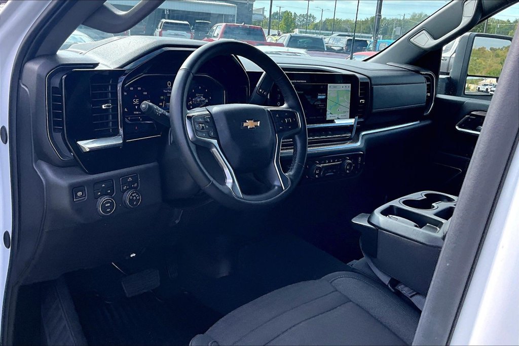 Used 2025 Chevrolet Silverado 2500 LT w/ Convenience Package AWD/4WD image 5