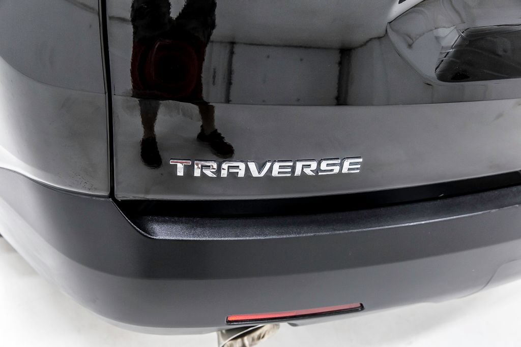 Used 2023 Chevrolet Traverse LS w/ Safety Package FWD image 5