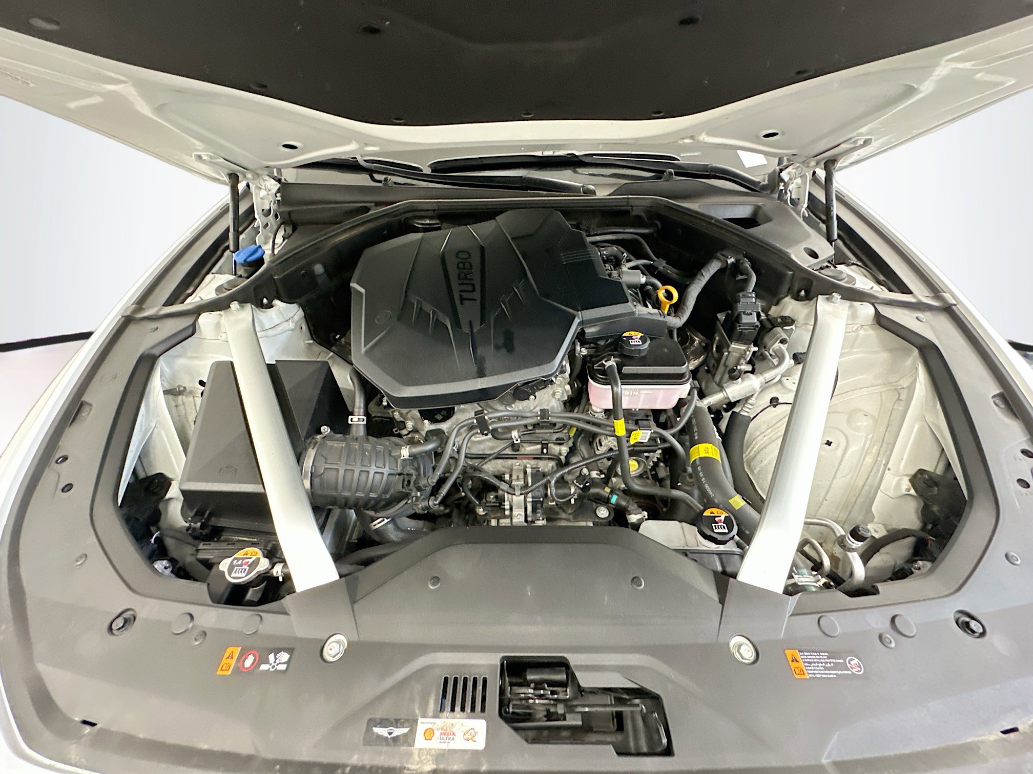 Used 2025 Genesis G70 2.5T image 34