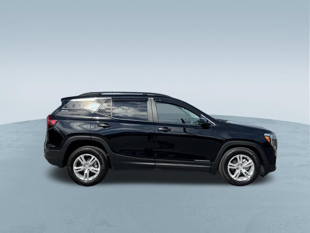 Used 2022 GMC Terrain SLE w/ Driver Convenience Package FWD image 9
