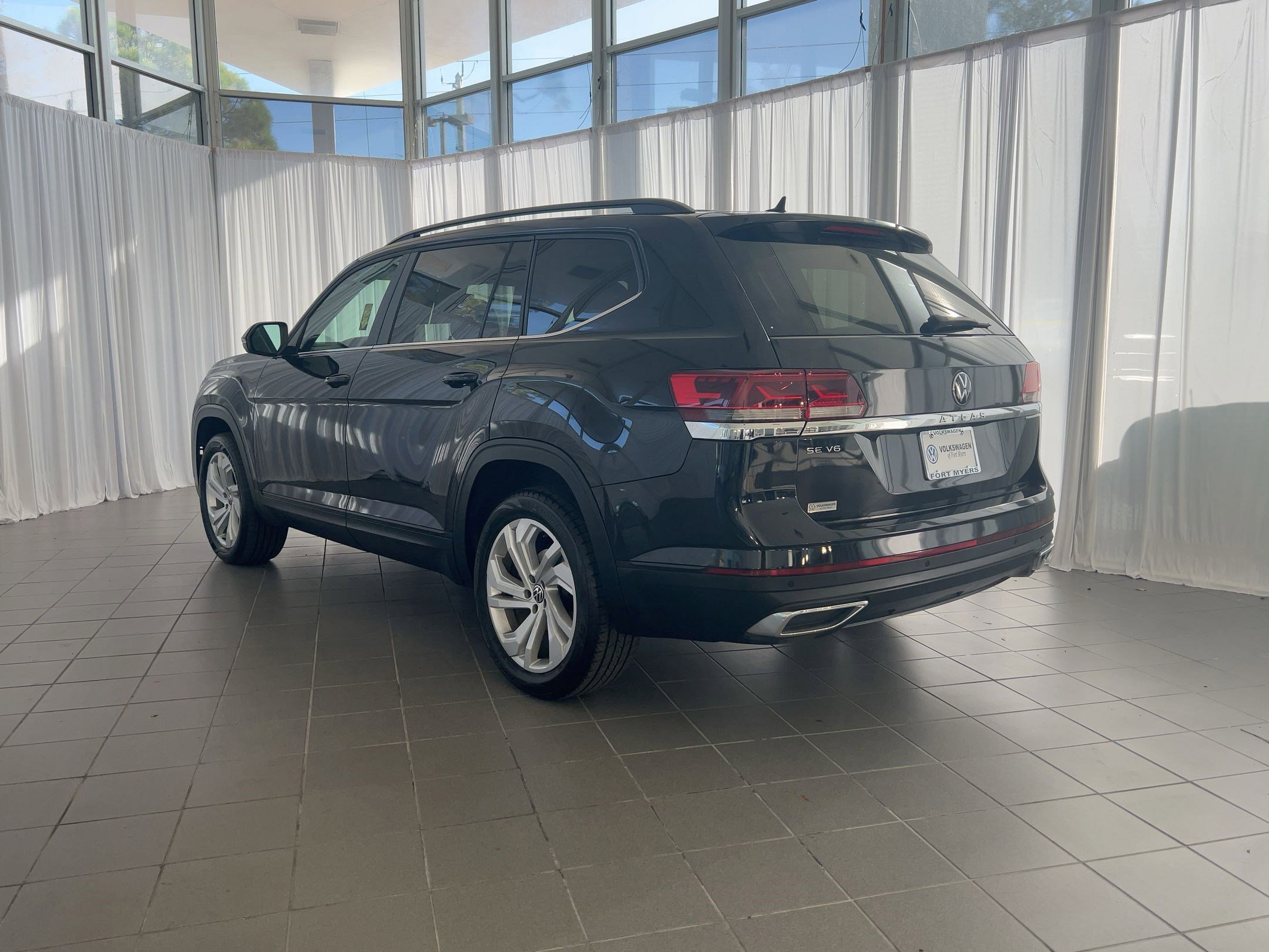 Used 2021 Volkswagen Atlas SE image 3