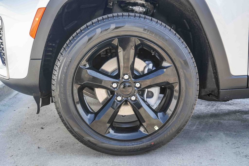 New 2026 Jeep Grand Cherokee Limited w/ Limited Altitude Package AWD/4WD image 11