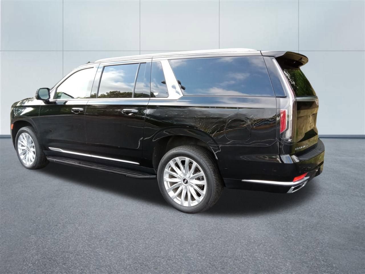 Used 2021 Cadillac Escalade ESV Luxury image 3