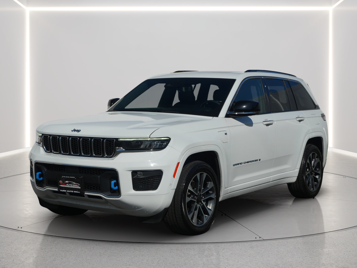 Used 2022 Jeep Grand Cherokee Overland 4xe AWD/4WD image 1