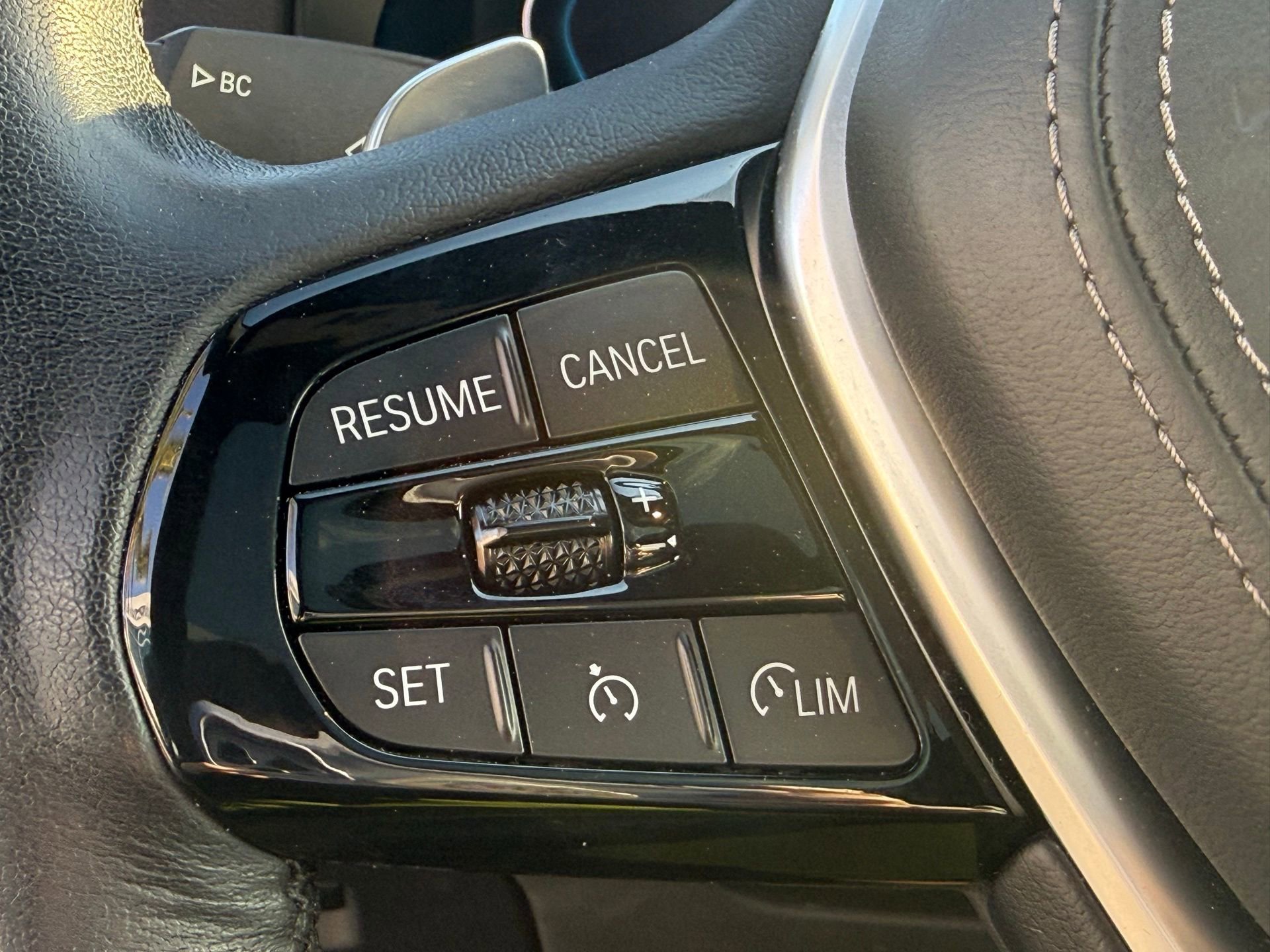 Used 2023 BMW 530e xDrive w/ Premium Package image 32