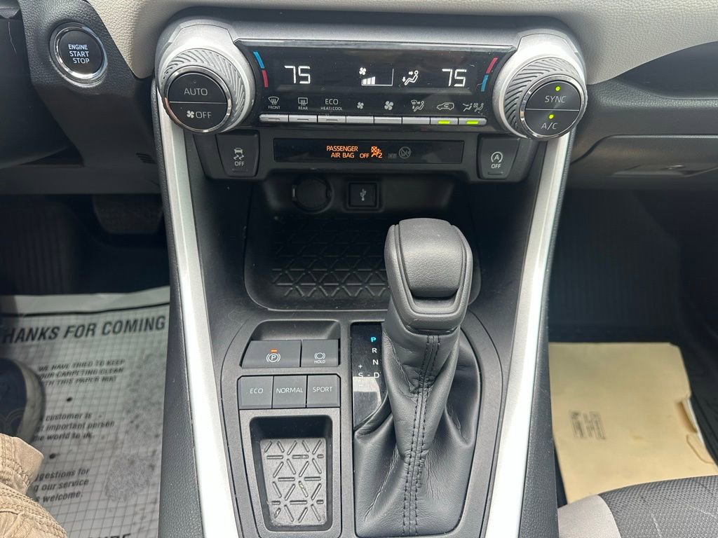 Used 2022 Toyota RAV4 XLE w/ Convenience Package image 31