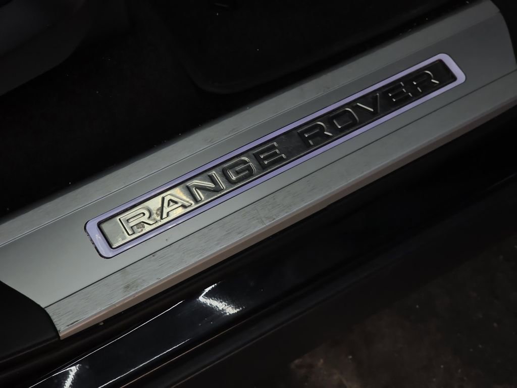 Used 2017 Land Rover Range Rover Long Wheelbase Supercharged image 37
