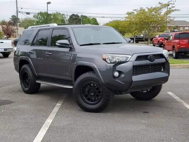 Used 2018 Toyota 4Runner SR5 Premium AWD/4WD image 2