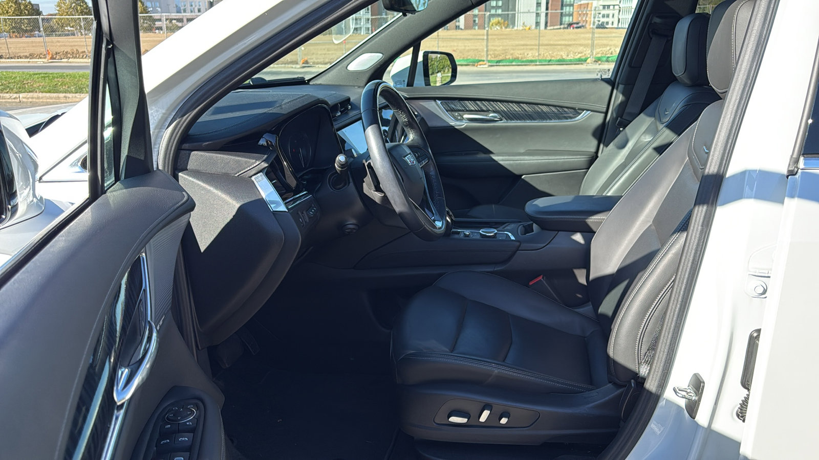 Used 2022 Cadillac XT6 Premium Luxury w/ Technology Package image 8