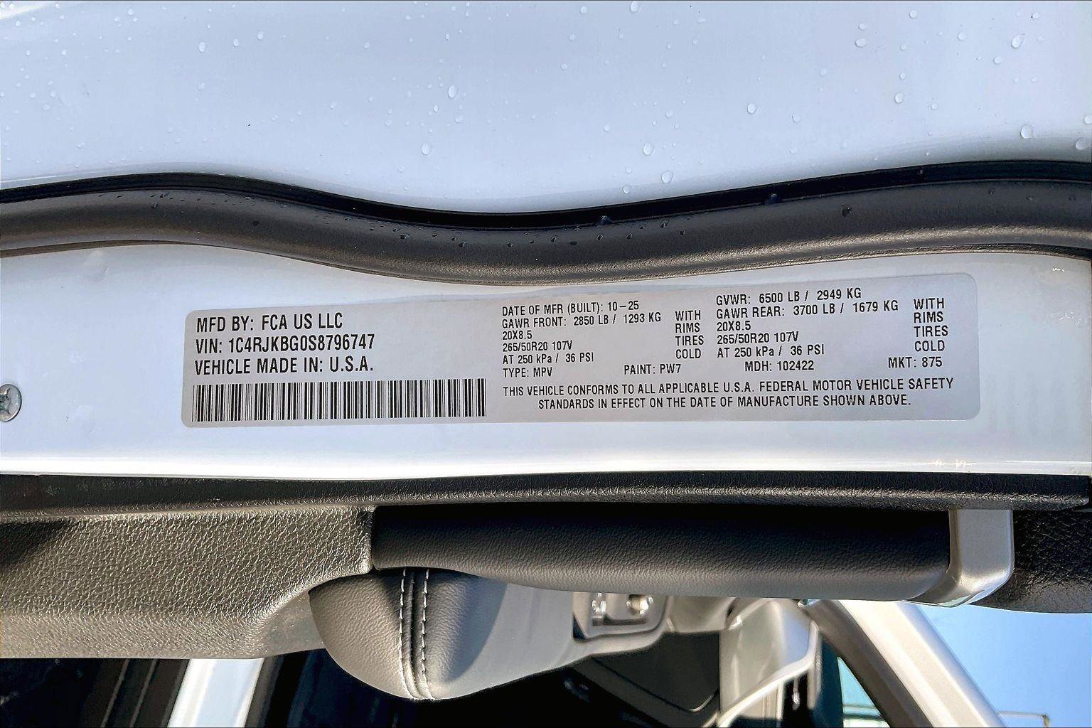 New 2025 Jeep Grand Cherokee L Limited w/ Black Appearance Package image 8