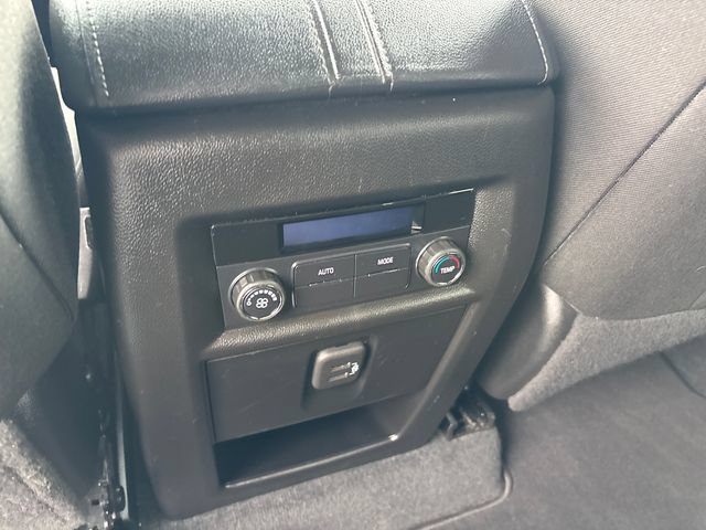 Used 2023 Chevrolet Traverse LT FWD image 30