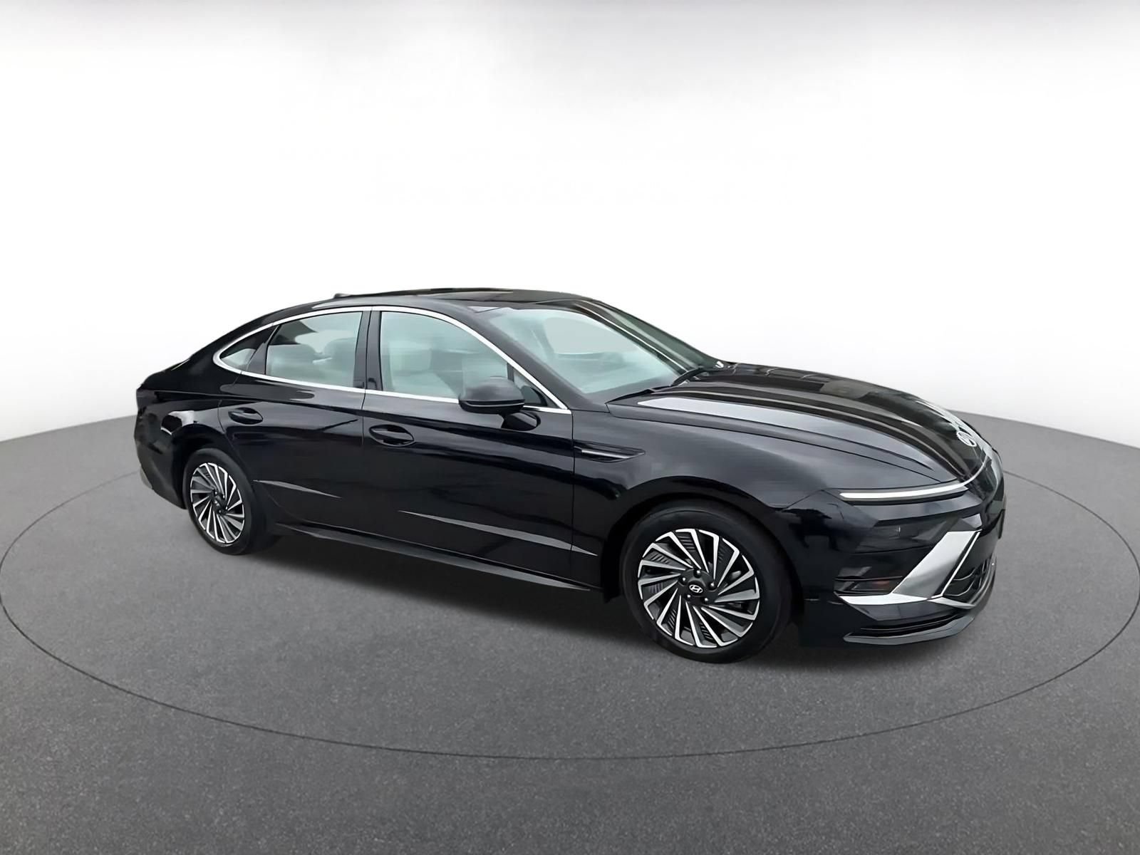 Used 2025 Hyundai Sonata SEL FWD image 2