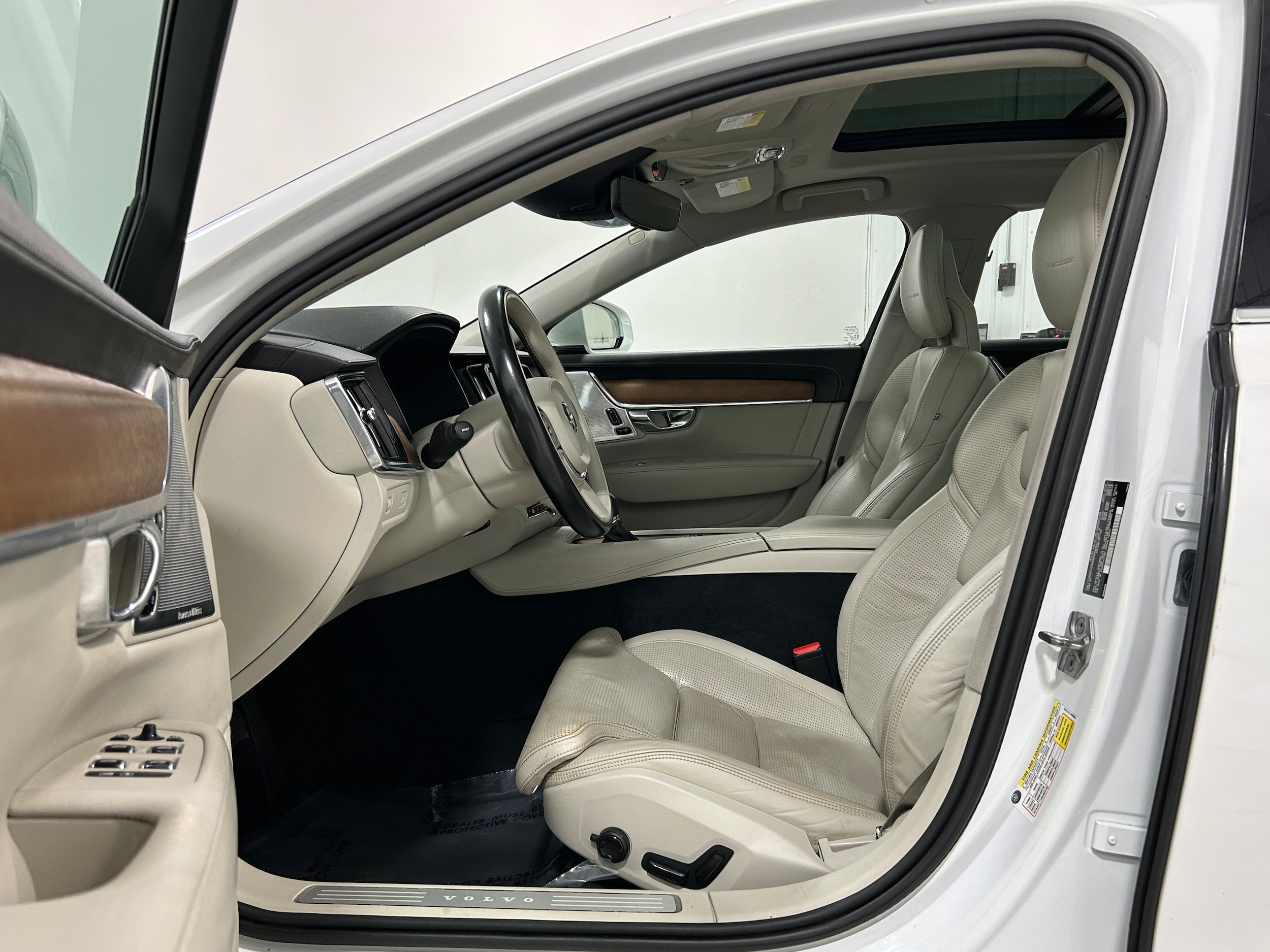 Used 2018 Volvo S90 T6 Inscription w/ Protection Package AWD/4WD image 4