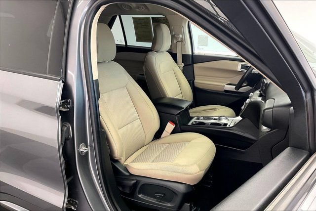 Used 2023 Ford Explorer XLT AWD/4WD image 6