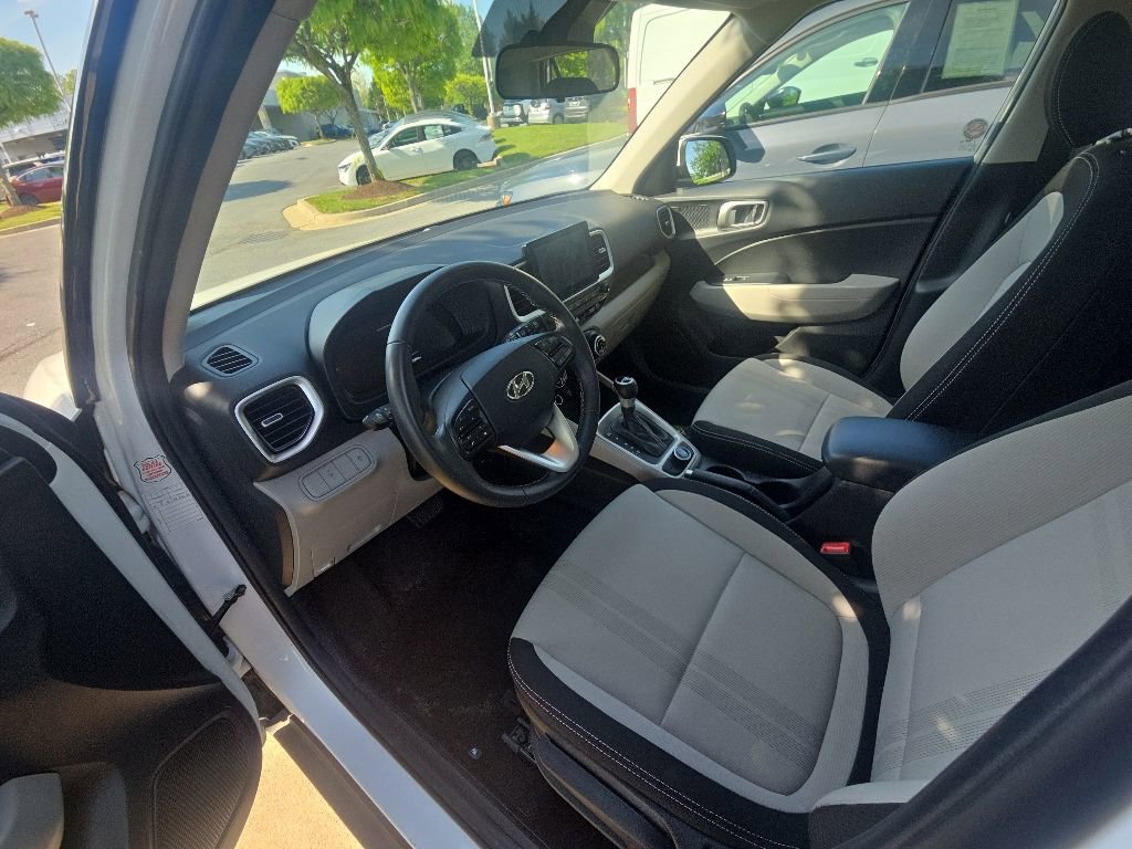 Used 2025 Hyundai Venue SEL FWD image 6