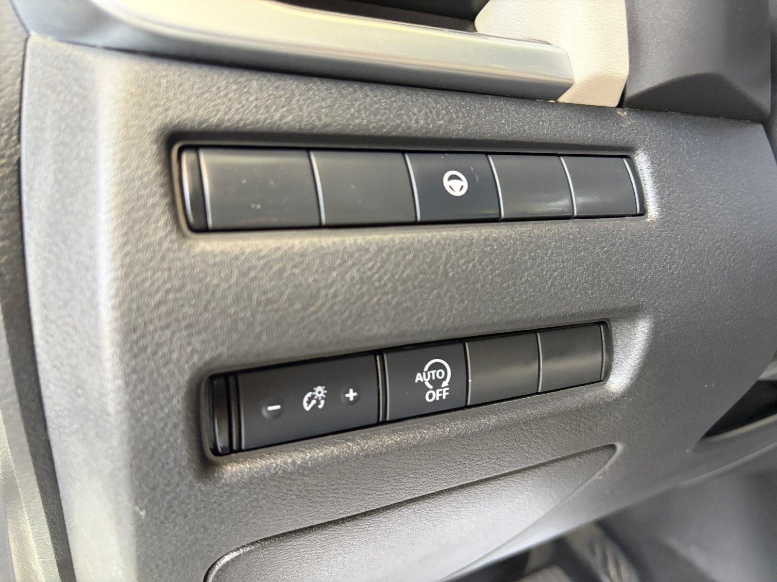 Used 2023 Nissan Rogue SV FWD image 31