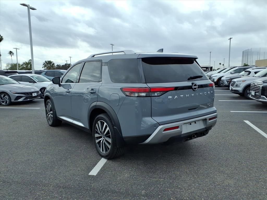 Used 2022 Nissan Pathfinder Platinum image 3