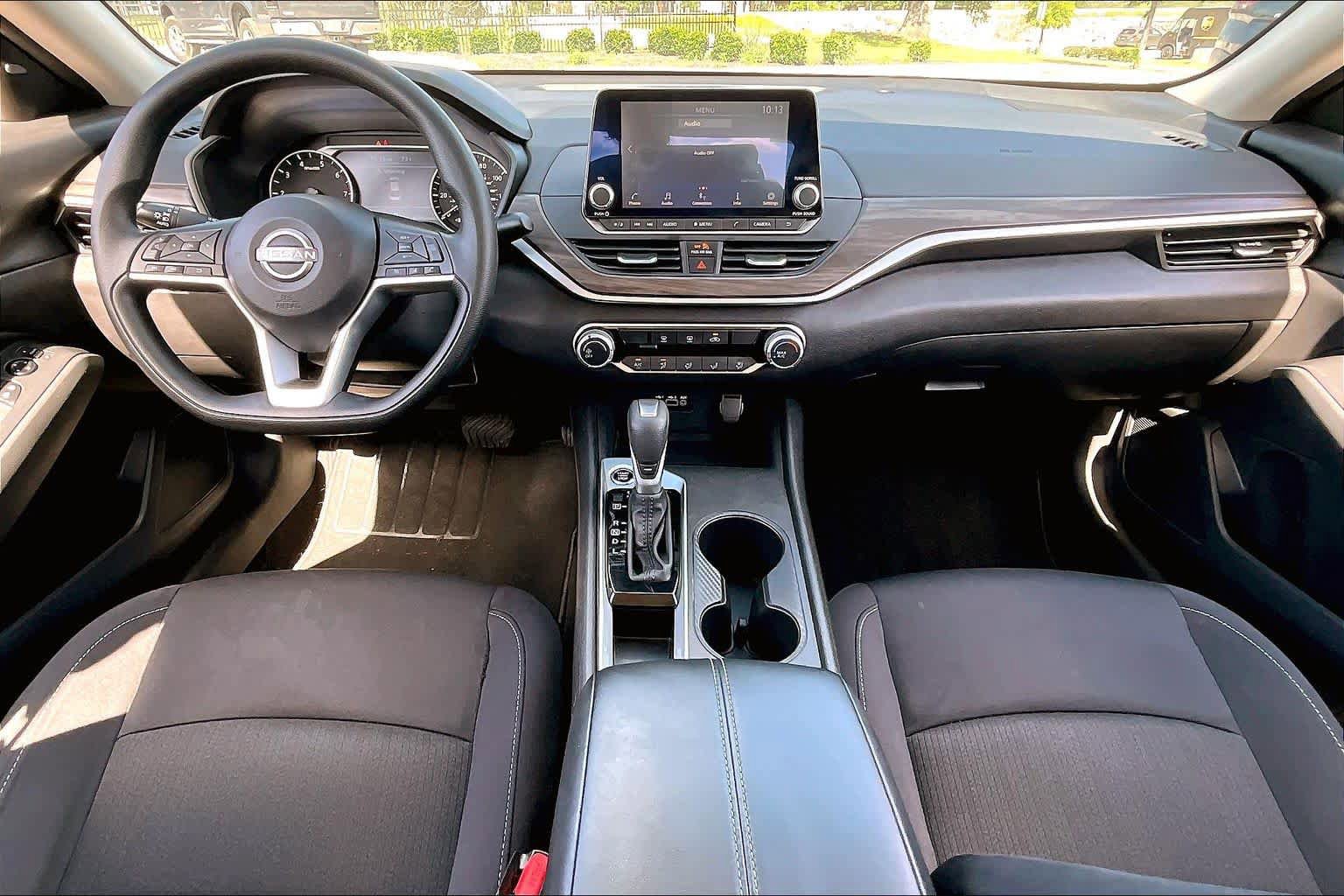 Used 2025 Nissan Altima 2.5 SV FWD image 16