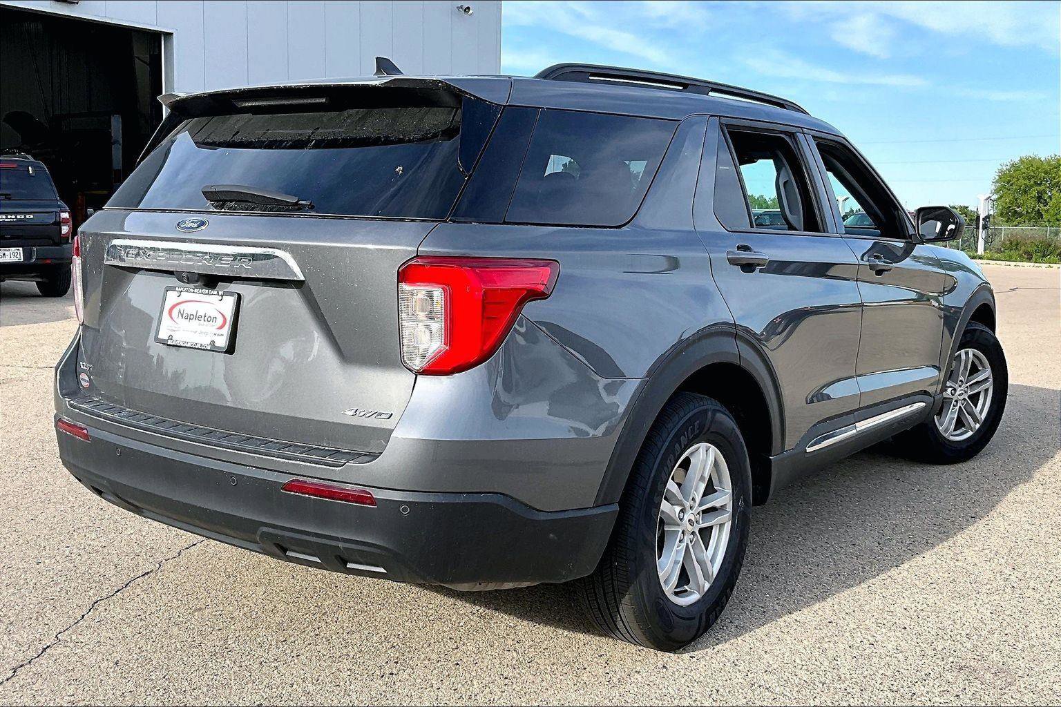 Used 2023 Ford Explorer XLT AWD/4WD image 5
