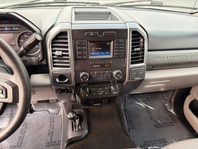 Used 2017 Ford F250 XLT image 2