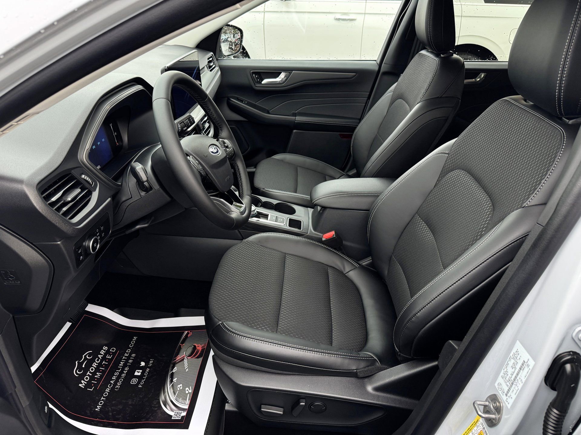 Used 2025 Ford Escape SE image 14