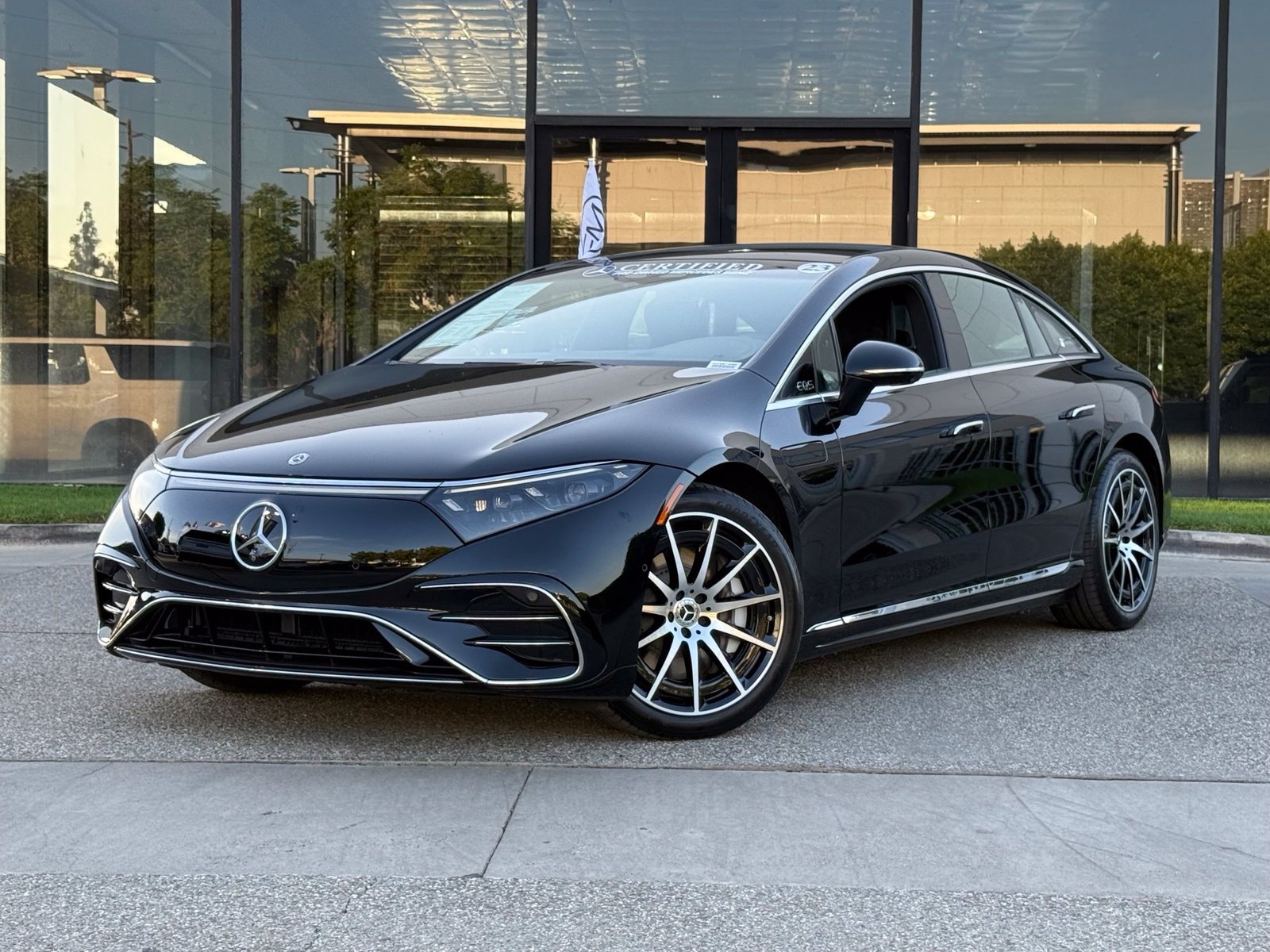 Used 2023 Mercedes-Benz EQS 580 4MATIC Sedan image 2