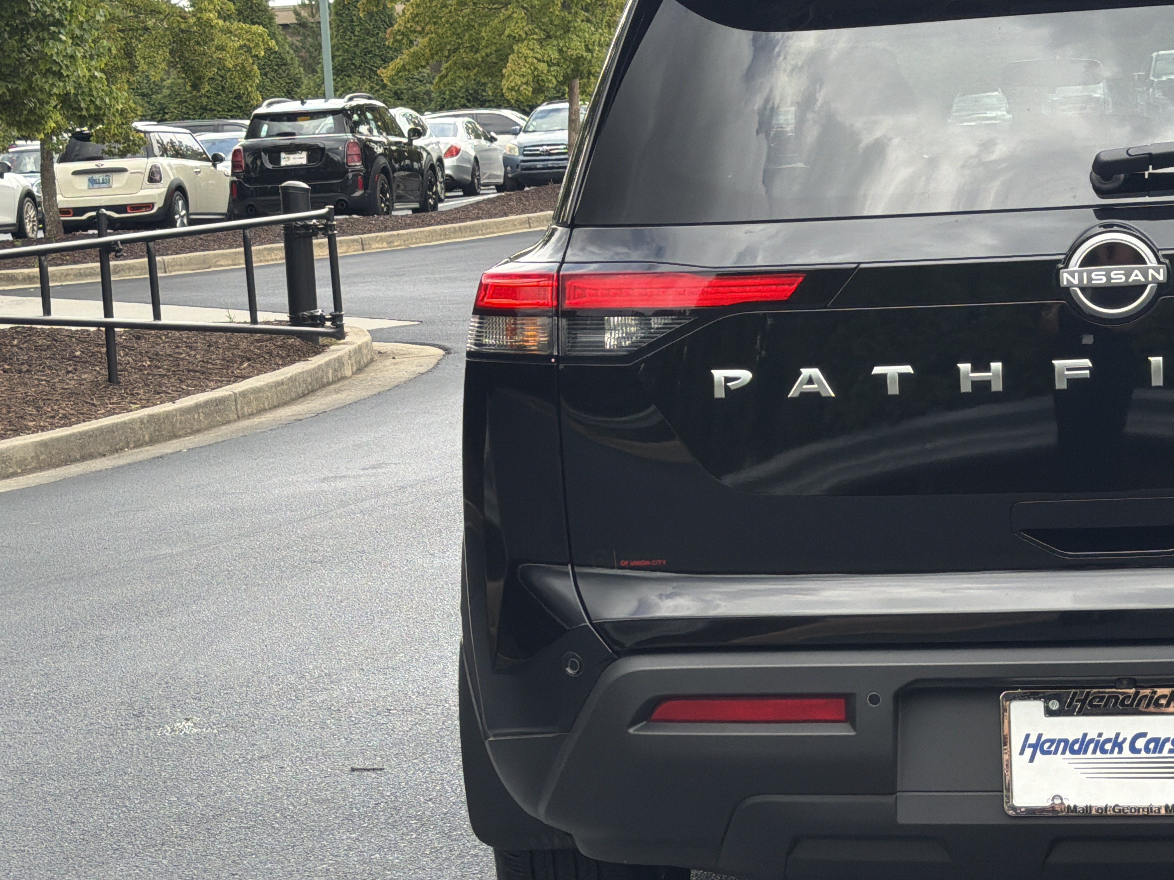 Used 2025 Nissan Pathfinder S AWD/4WD image 21
