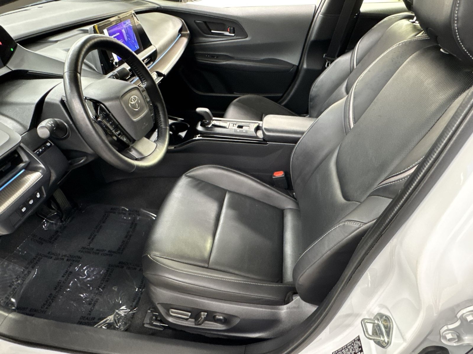 Used 2024 Toyota Prius XLE AWD/4WD image 16