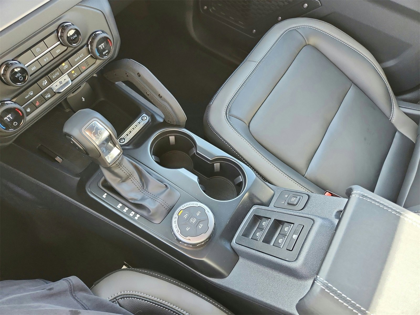 New 2025 Ford Bronco Outer Banks w/ Sasquatch Package image 15