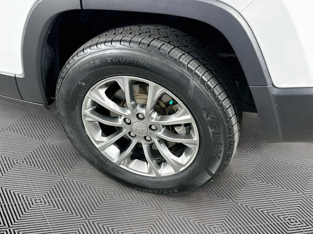 Certified 2021 Jeep Cherokee Latitude Lux AWD/4WD image 40