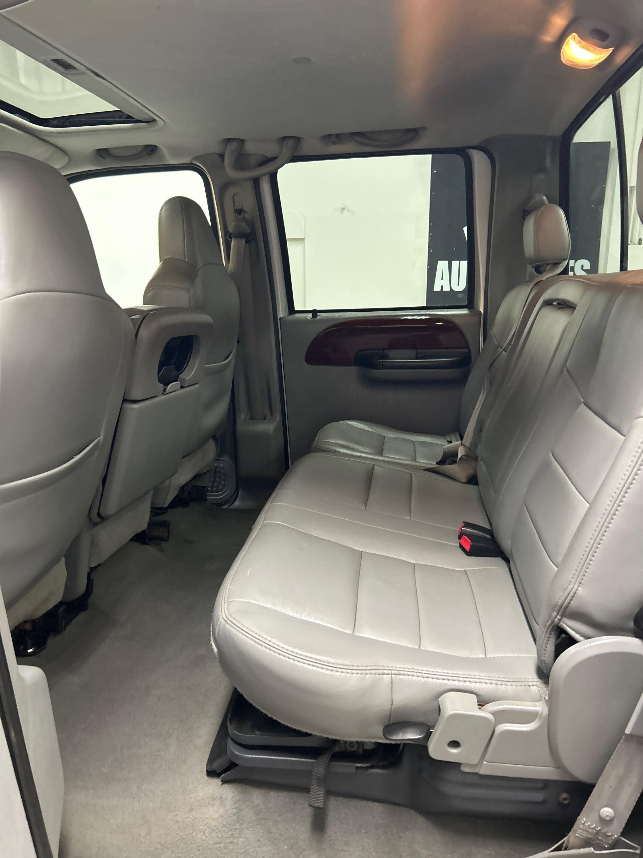 Used 2007 Ford F350 Lariat AWD/4WD image 10