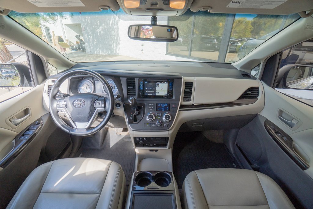 Used 2017 Toyota Sienna XLE Premium image 15
