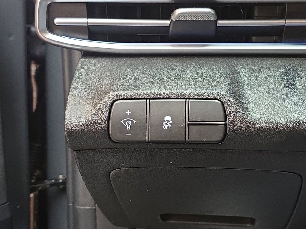 Certified 2024 Hyundai Elantra Limited image 25