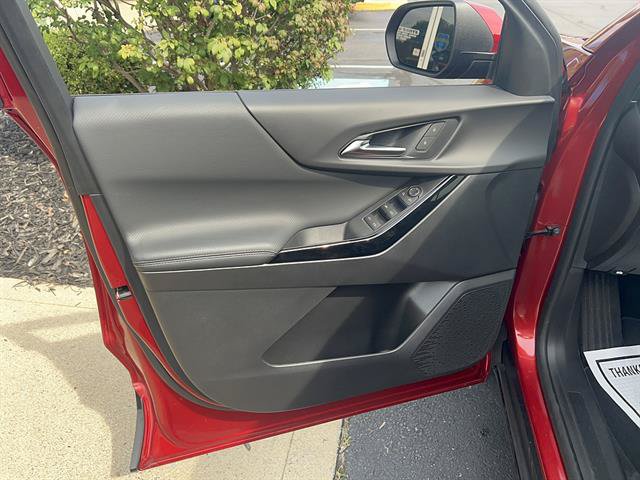 Used 2025 Chevrolet Equinox LT w/ Safety and Technology Package FWD image 9