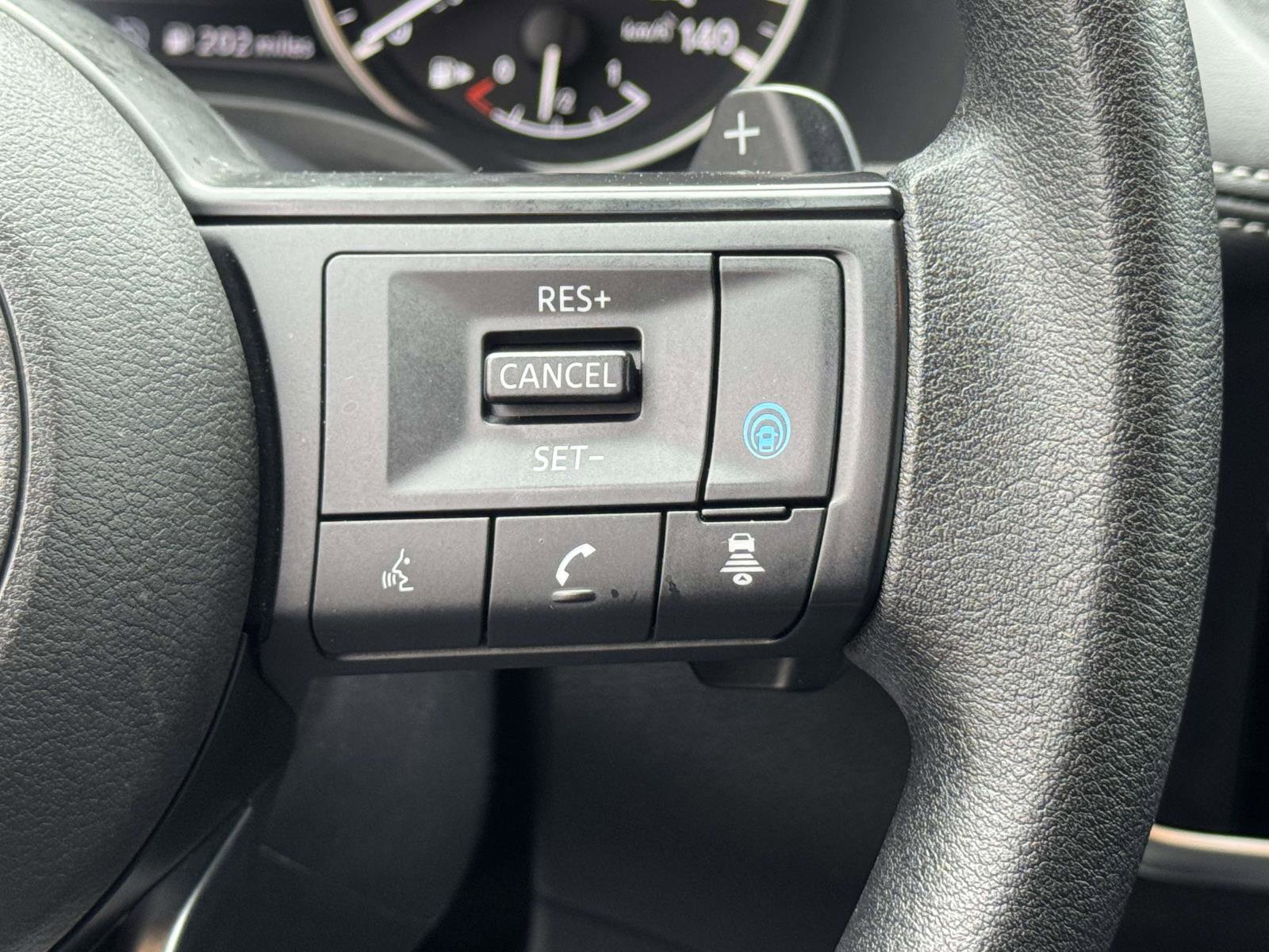 Used 2024 Nissan Rogue SV image 8